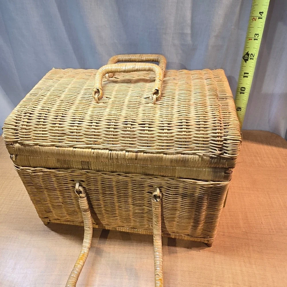 Vintage Large Handled Locking‎ Rectangular Wicker Picnic Storage Basket 12x10x8
